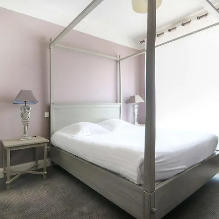 Western Brittany Centre & Plages Отель