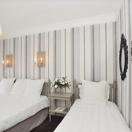 Western Brittany Centre & Plages Отель 3*