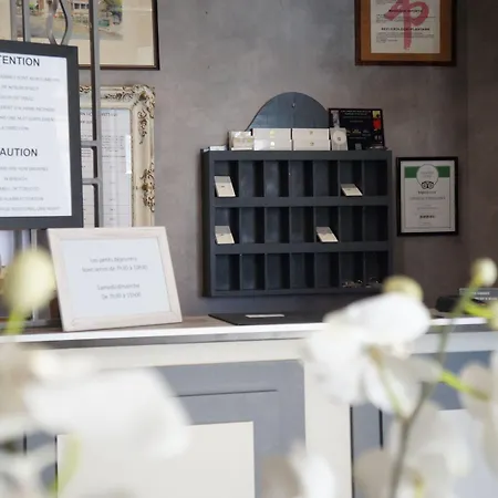 Western Brittany Centre & Plages Отель 3*