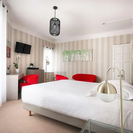 Western Brittany Centre & Plages Отель