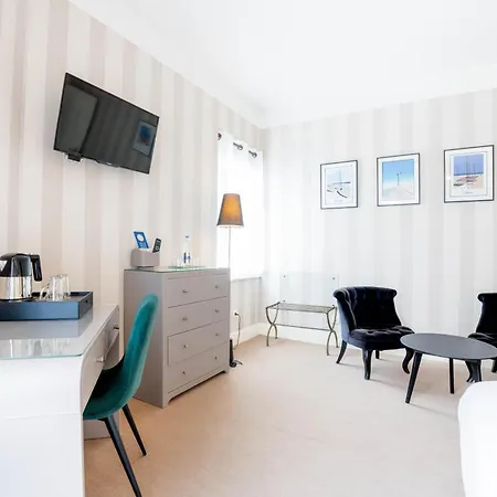 Hotel Western Brittany Centre 3*