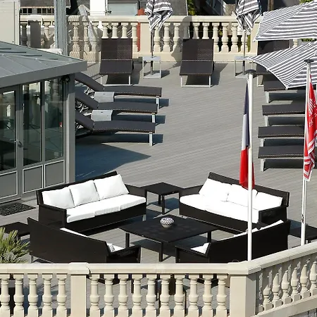 Western Brittany Centre & Plages Отель 3*